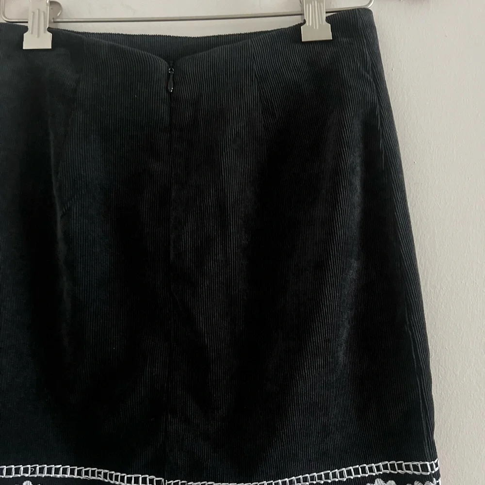 Corduroy Floral Embroidered Mini Skirt Sz Xs holiday Christmas - Picture 4 of 4